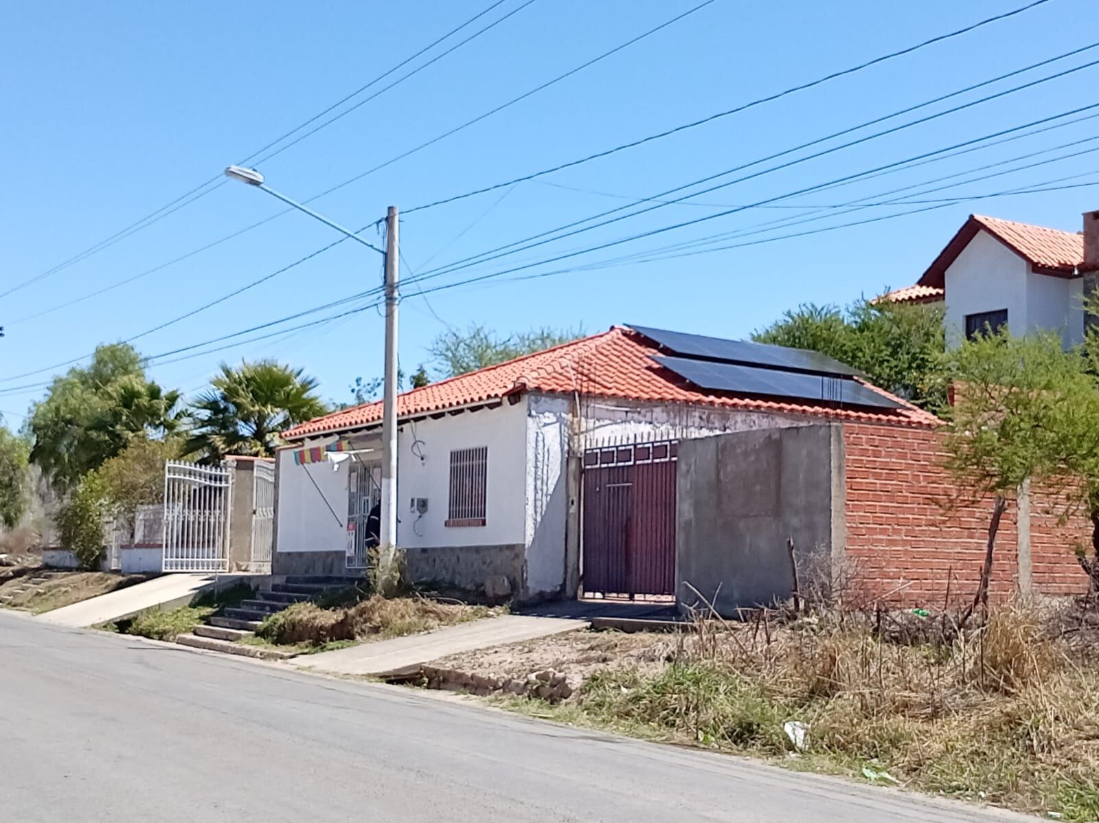 Vivienda con paneles solares en Tarija