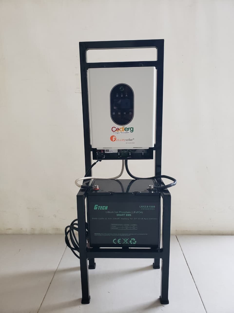 Kit solar híbrido CEDIERG con inversor y batería